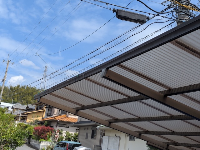 骨組みには損傷がない京都市南区のカーポート全景