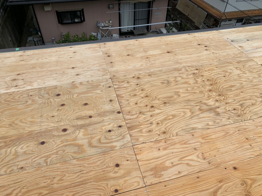 下地用合板を貼った様子