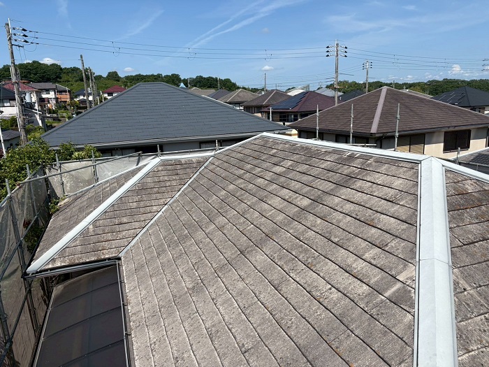 たつの市でアスベスト屋根材へのカバー工事でスーパーガルテクトを葺く前の様子