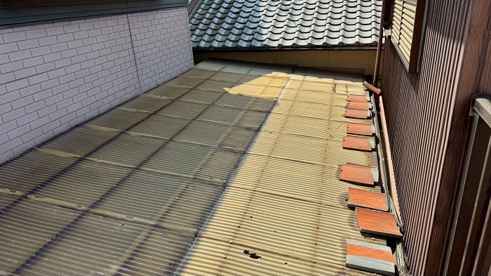 高砂市で木造1台用ガレージの波板貼り替えとしてポリカ波板を使用した後の様子