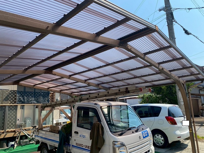 太子町で2台用ガレージ屋根をポリカ波板へ張り替えた後の様子