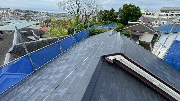 神戸市垂水区でノンアスベスト屋根材の改修工事を行う前の様子