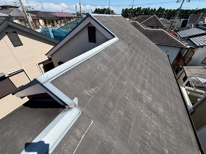 西宮市で屋根塗装工事として者別塗料を使用する前の様子