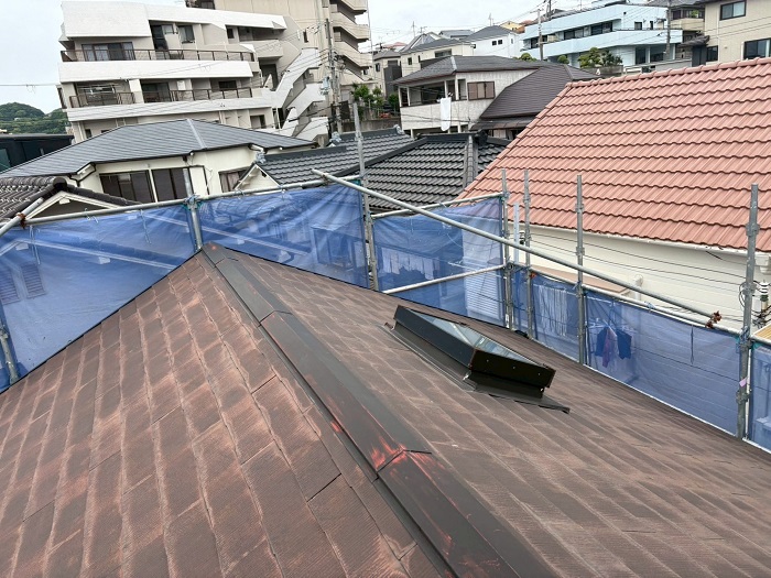 神戸市須磨区で天窓撤去とアスベスト屋根材の葺き替え工事で雨漏り修理を行う前の様子