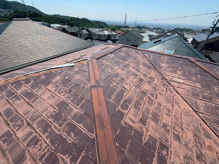宝塚市で改質アスファルトルーフィングを使用した屋根カバー工事を行う前の様子