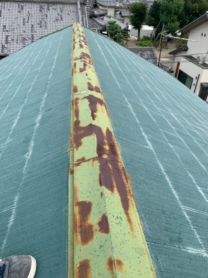 錆びた棟板金