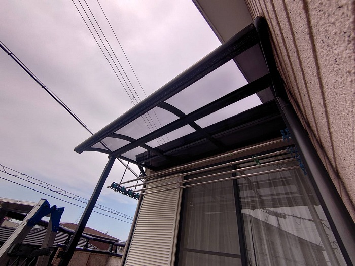 ベランダ屋根のアクリル板交換完了