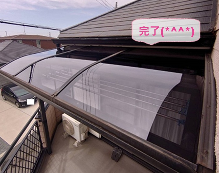 加古郡稲美町でベランダ屋根のパネル交換が完了した現場の様子