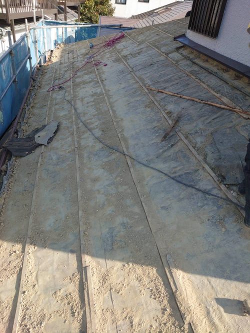 撤去後の古い防水シート