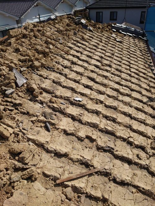 瓦撤去後の土の全容