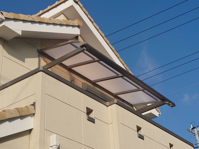 神戸市垂水区でベランダ屋根にスピーネR型の新設工事を行う現場の施工後