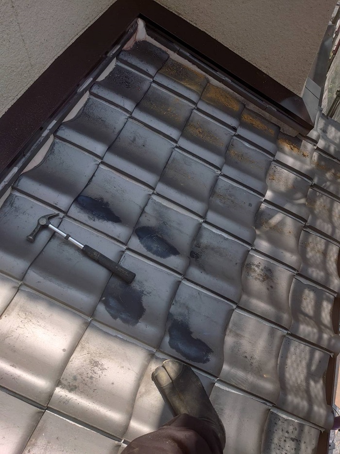 瓦屋根撤去処分前の下屋根