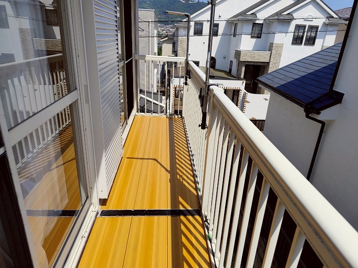 神戸市垂水区で劣化した樹脂製のベランダ床を貼り替えた後の様子