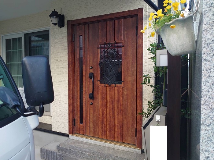 神戸市須磨区で玄関ドア交換としてリクシルのリシェントを使用した後の様子