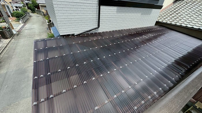 高砂市で木造1台用ガレージの波板貼り替えとしてポリカ波板を使用した後の様子