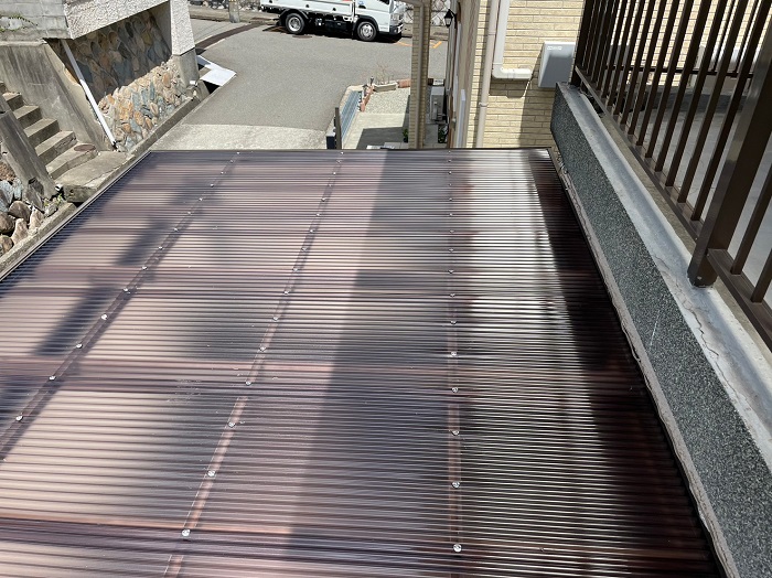 ガレージ波板貼り替えを行った後の様子