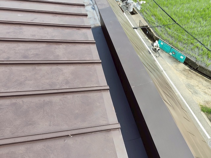 西宮市でパラペット上の笠木交換としてガルバリウム鋼板を使用した後の様子