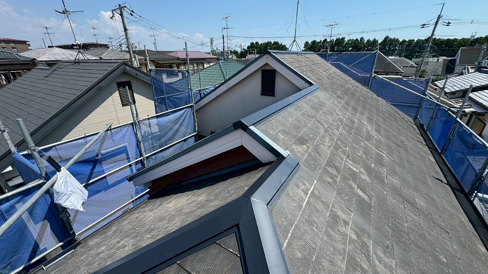 宝塚市で樹脂製の下地材エコナンバーを用いて棟板金交換を行った後の様子