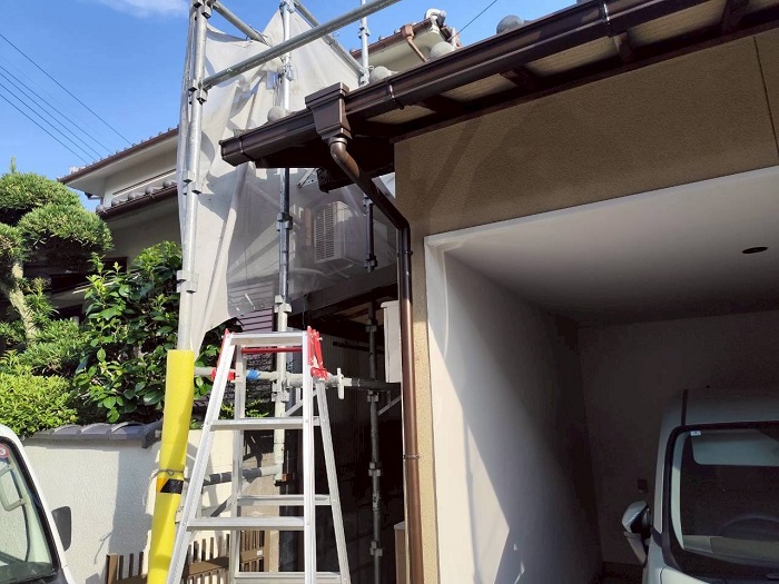 たつの市で半丸雨樋をシルビスケアPC50に交換した後の様子