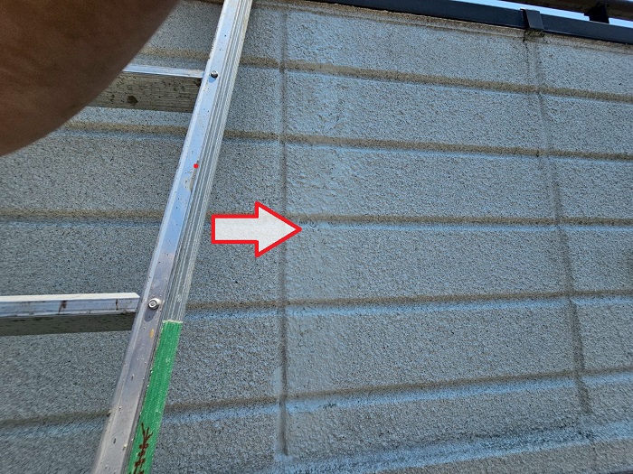 明石市でヘーベルハウス戸建ての外壁補修で2階ベランダのひび割れを改善した後の様子