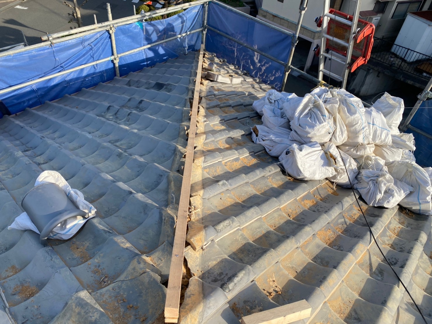 三木市での瓦屋根修理で棟瓦の下地を取り付けた様子