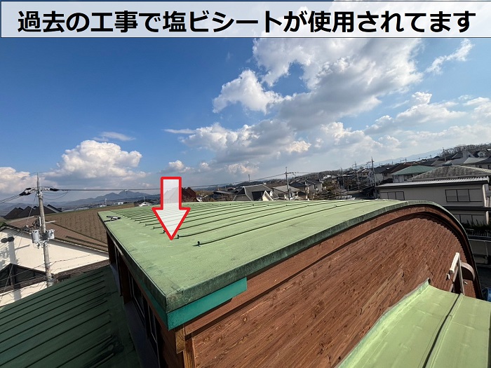 アーチ型の塩ビシート屋根