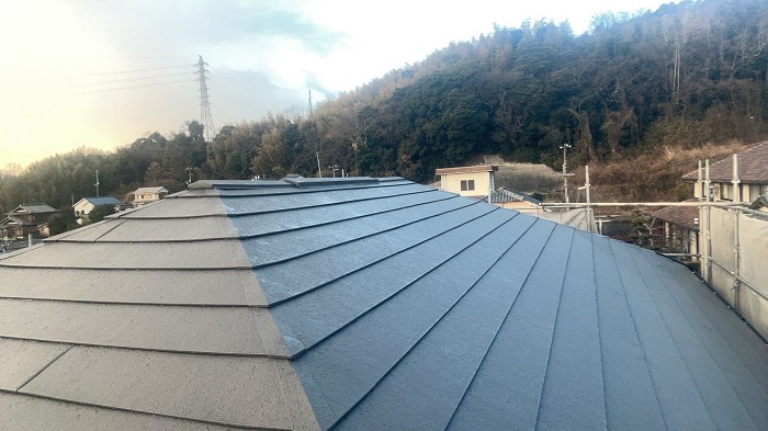 洲本市で積水ハウス戸建てのカラーベスト屋根へカバー工事した後の様子