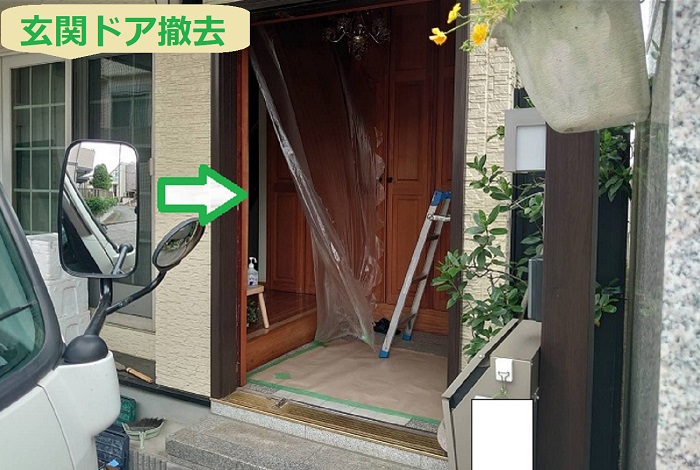 神戸市須磨区で玄関ドアカバー工法にリシェント玄関ドア３　高断熱仕様手動親子R　４１N型を使用する現場で玄関ドア撤去