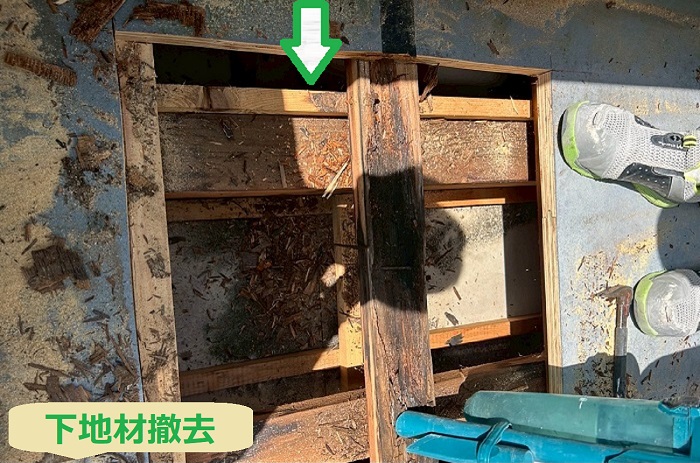 神戸市北区で２階建て木造、面積６．５㎡のＦＲＰ防水工事を行う現場で下地撤去