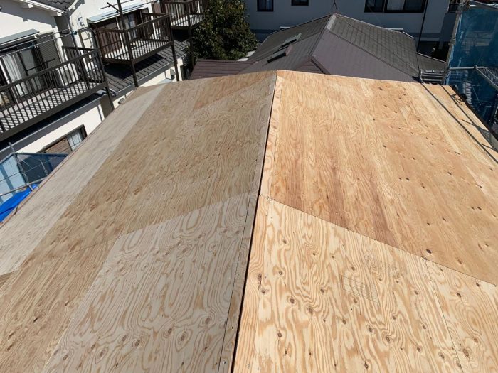 下地用合板を貼り終わった様子