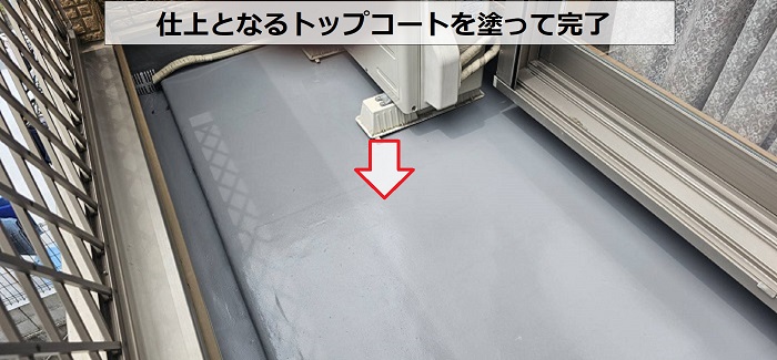 ウレタン防水の仕上となるトップコート塗り