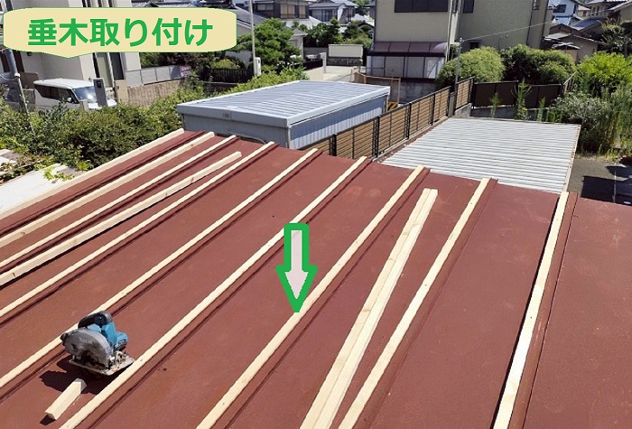 高砂市で建て増し部分の雨漏り補修を行う現場で垂木取り付け