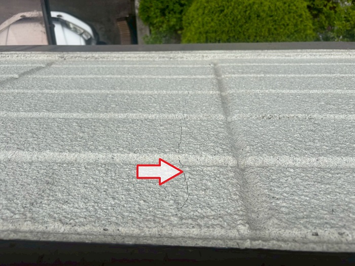 外壁にひび割れ発生