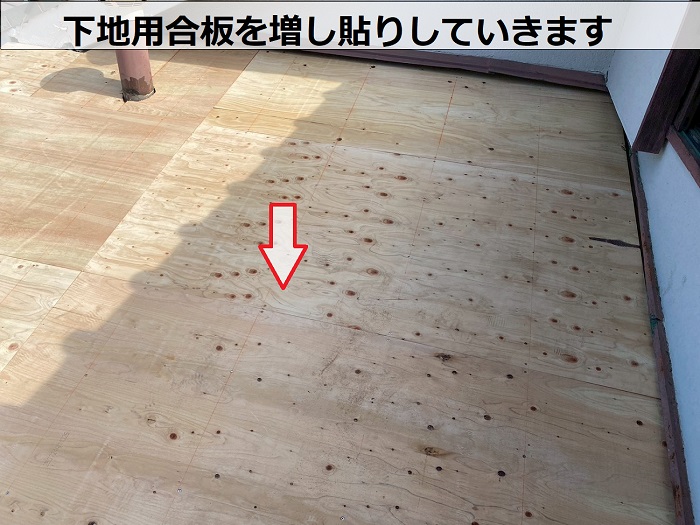 尼崎市で優良業者が瓦棒から立平へ葺き替え工事を行った現場で下地用合板貼り