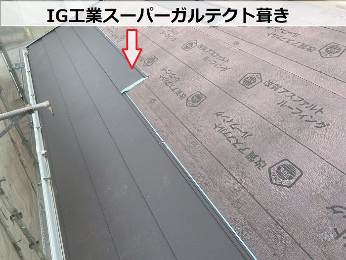 神戸市長田区で3階建て屋根カバー工事でスーパーガルテクトのシェイドブラウン葺き