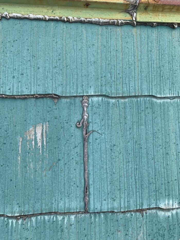 過去に補修したスレート屋根