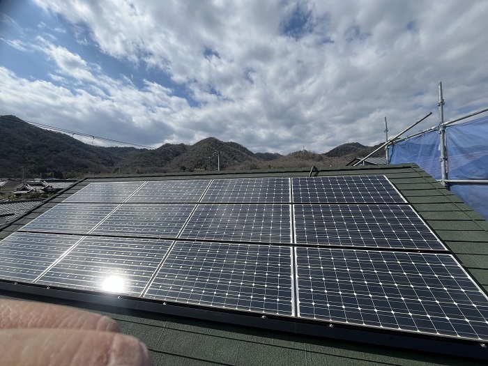 姫路市で塗装不要の屋根材ディプロマットスターを用いて屋根カバー工事を行った後の様子