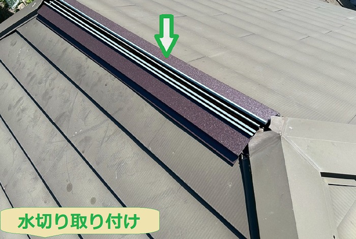 明石市で１８２０mmの換気棟を新設する現場でミス切取り付け