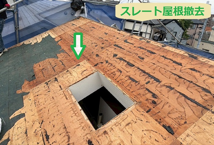 神戸市須磨区で施工面積５０㎡の切妻スレート屋根葺き替え工事で撤去作業