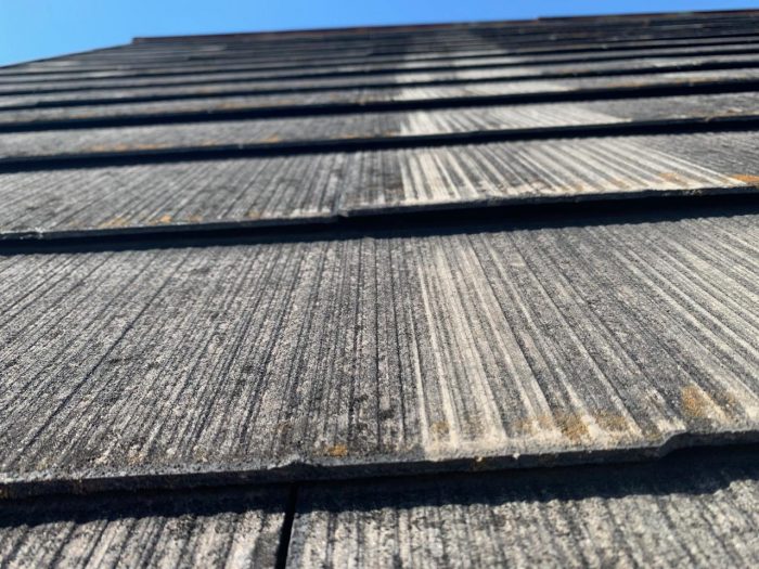 浮いているスレート屋根の状態