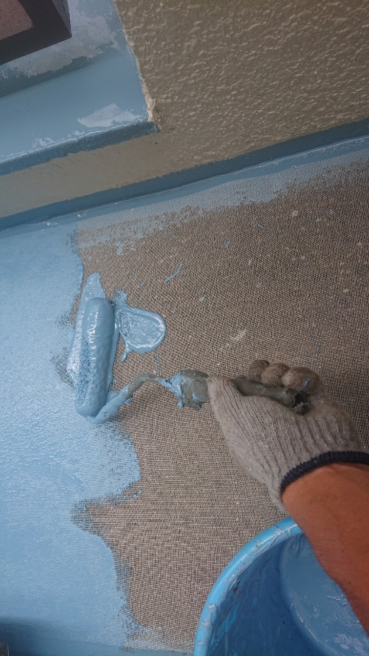 中塗りしている様子