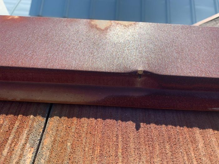 棟板金の釘の様子