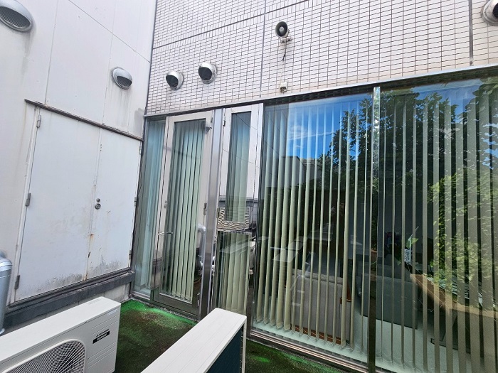 シール打ち替え現場