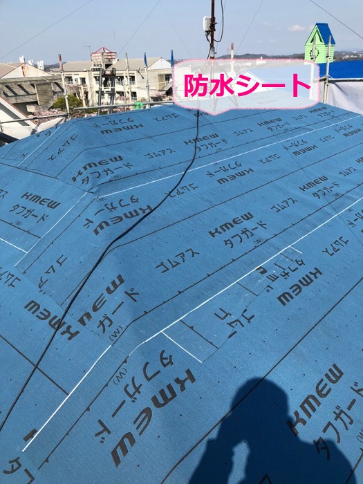 ルーガ鉄平を用いた瓦屋根リフォームで防水シート貼り