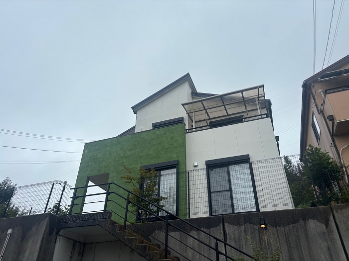 神戸市北区で日本ペイントのラジカル制御を用いて戸建ての外壁塗り替えを行った後の様子