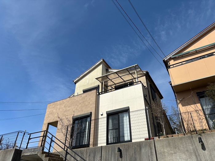 神戸市北区で日本ペイントのラジカル制御を用いて戸建ての外壁塗り替えを行う前の様子