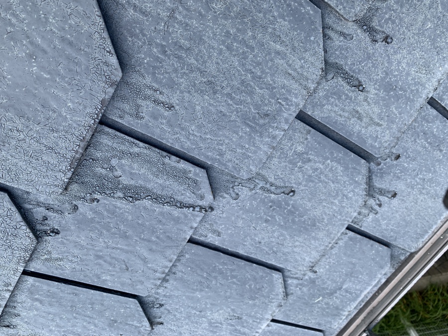 既存の塗膜が流れている様子