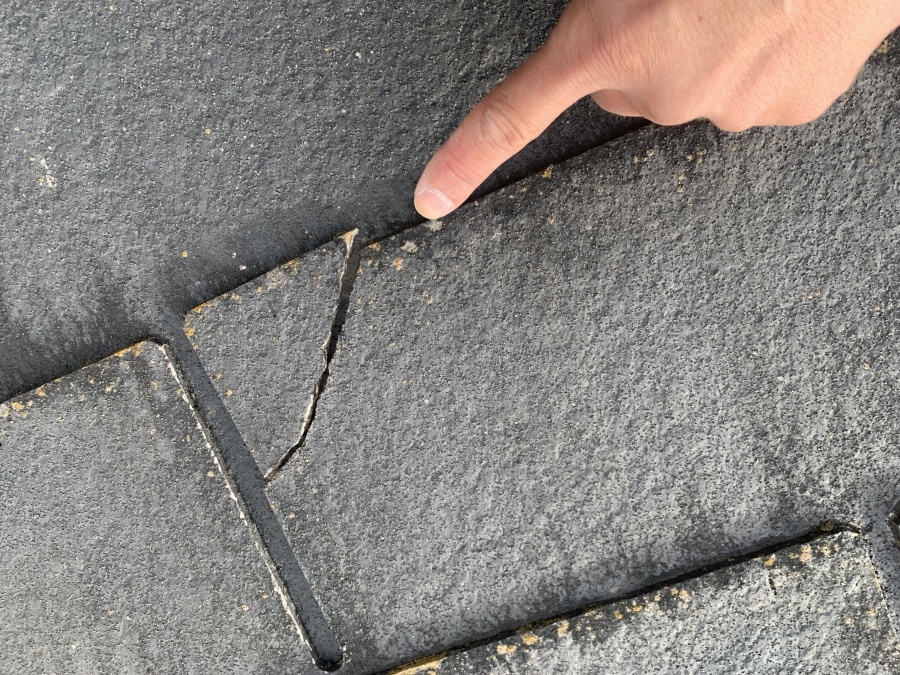 スレート屋根のひび割れ