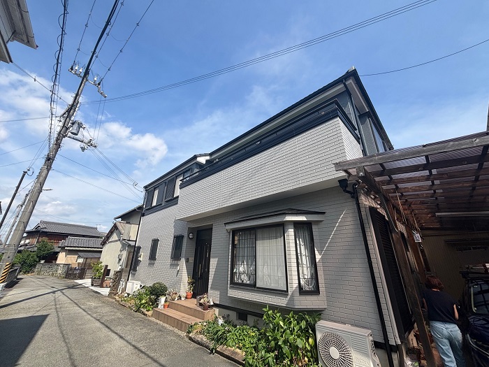 高砂市で2階建て窯業サイディングの外壁塗装を行った後の様子
