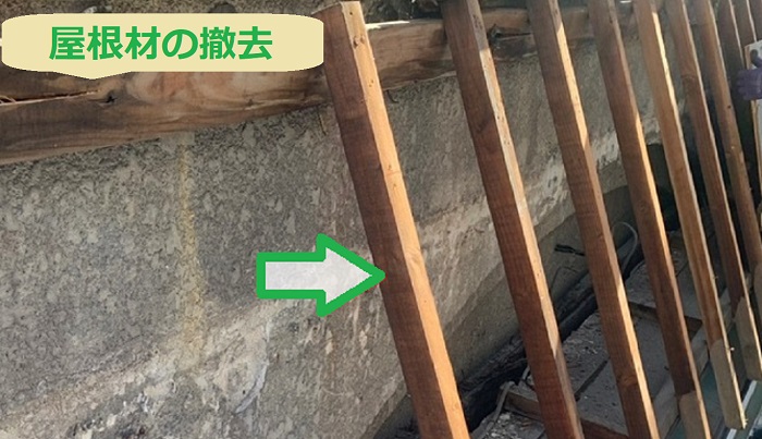 神戸市中央区で飲食店入り口屋根の洋瓦葺き替え工事を行う現場で屋根材の撤去